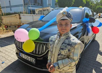 Sındırgı’nın Togg’u sünnet aracı oldu