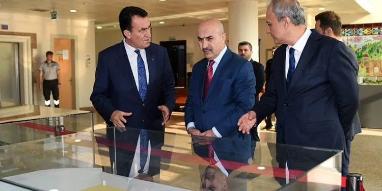 Vali Demirtaş, Osmangazi Meydanı’nı inceledi