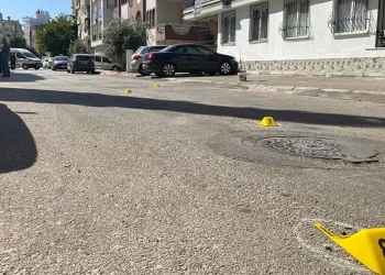 Sokakta havaya rastgele ateş etti