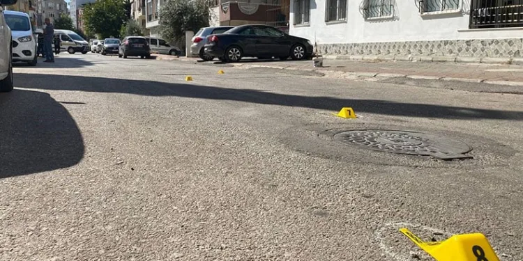 Sokakta havaya rastgele ateş etti