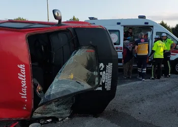 Fındık işçilerini taşıyan minibüs takla attı