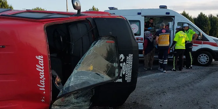 Fındık işçilerini taşıyan minibüs takla attı