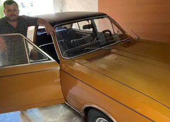 53 yıllık aracı orijinal haliyle aldı