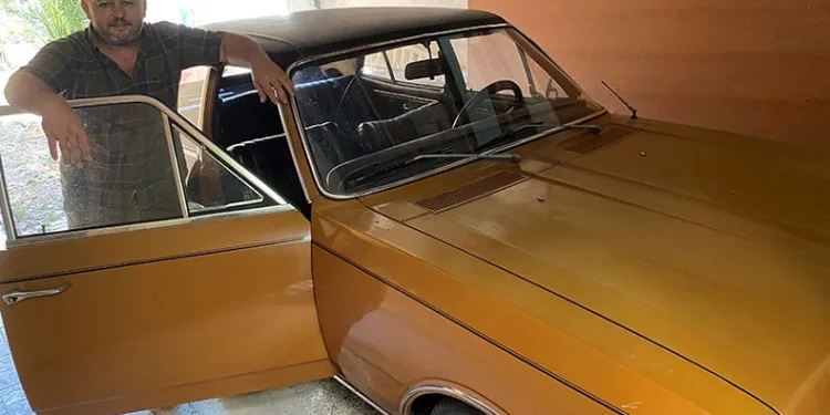 53 yıllık aracı orijinal haliyle aldı
