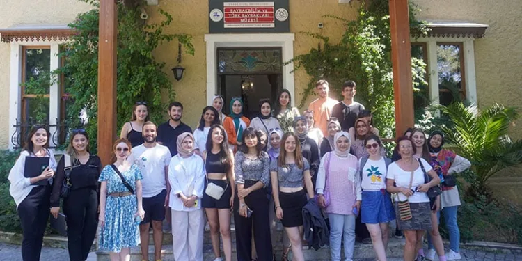 Depremzede gençler Buca’da moral depoladı