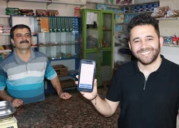 Hayır severlerden alıp ihtiyaç sahiplerine veriyor