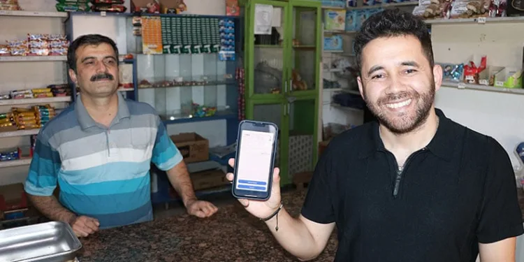 Hayır severlerden alıp ihtiyaç sahiplerine veriyor