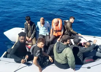 Balıkesir açıklarında 13 düzensiz göçmen kurtarıldı