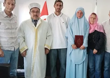 Alman kadın Müslüman oldu