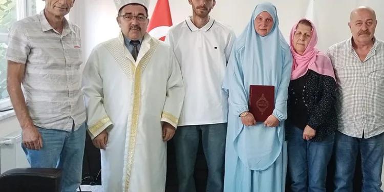 Alman kadın Müslüman oldu