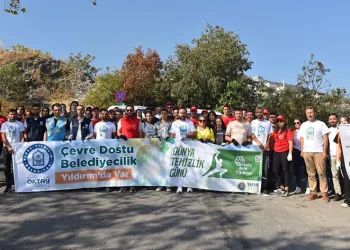 Yıldırım’da temizlik gününde 1 ton atık toplandı