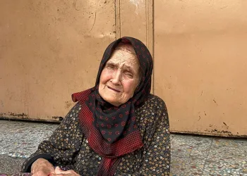 “Dernekten geliyoruz” diyerek yaşlı kadını dolandırdılar