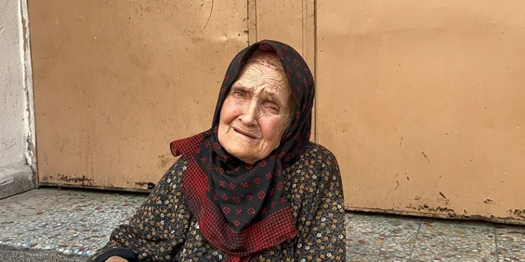 “Dernekten geliyoruz” diyerek yaşlı kadını dolandırdılar