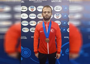 Enes Başar, bronz madalya kazandı