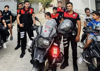 Çevirme yapan miniklere polisten sürpriz