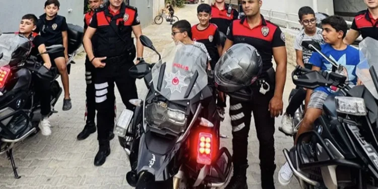 Çevirme yapan miniklere polisten sürpriz