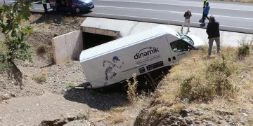 Minibüs menfeze uçtu