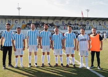 Sincan’da milletvekilleri yeşil sahaya indi