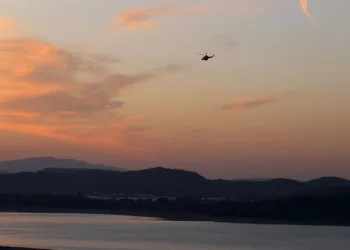 Yangın söndürme helikopteri baraja düştü
