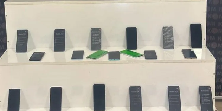 Muş’ta gümrük kaçağı cep telefonu ele geçirildi
