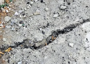 Mudanya’da inşaat çalışmasında yol yarıldı