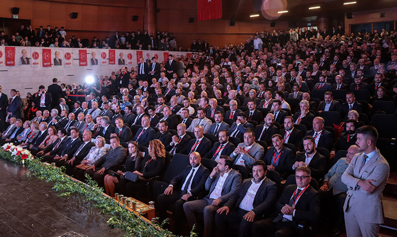 İsmet Büyükataman,MHP Bursa İl Kongresi'nde konuştu