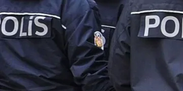 Sahte polisler, gerçek polise yakalandı