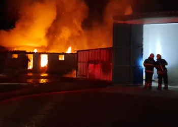 Saman deposunda alev alev yandı
