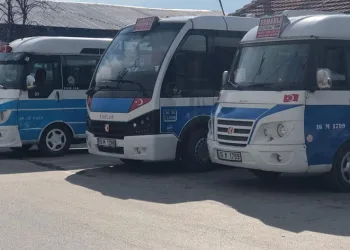 Minibüs kapısını açık bırakan şoföre kötü haber