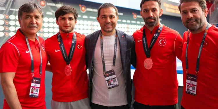 Milli güreşçiler Kırgızistan’da!