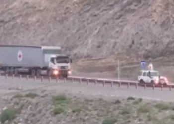 İnsani yardım tırlarının geçişi başladı