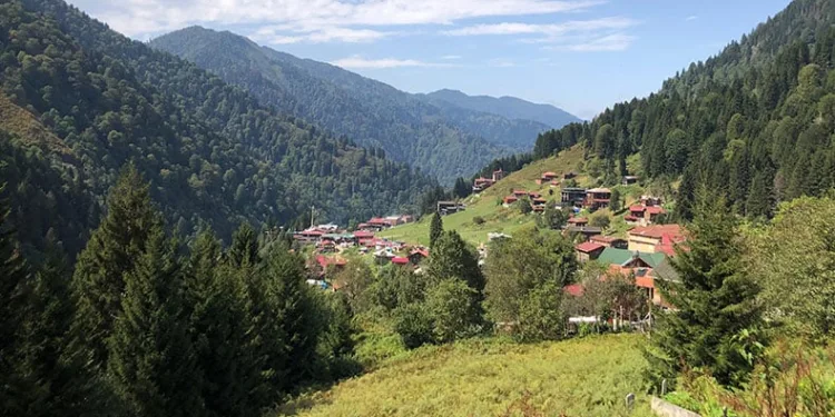 Ayder Yaylası yerli turistlere kaldı