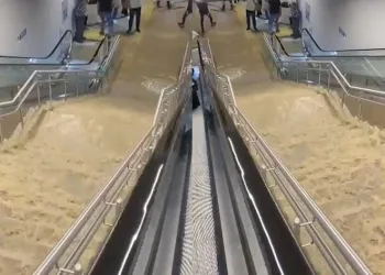 Pendik’te metro durağını su bastı