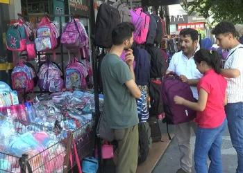 Deprem bölgesi Gaziantep’te kırtasiye yoğunluğu