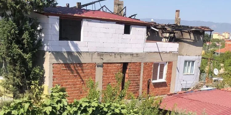 Ocakta unutulan yağ yangına neden oldu