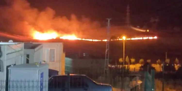 Mezarlık yanında çıkan yangın korkuttu
