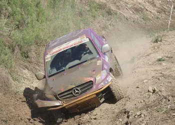 Off-Road yarışlarının seyirci etabı nefes kesti
