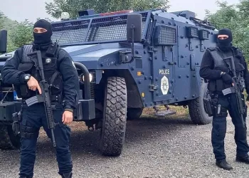 Kosova’da Sırplar polis noktasına saldırdı