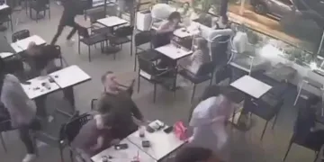 Arkadaşlarıyla otururken kurşun yağmuruna tutuldu