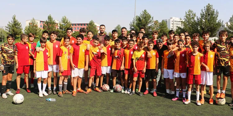 Futbol aşkıyla kanseri yendi