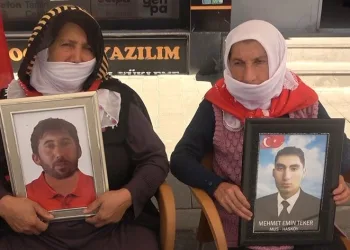 Annelerin evlat nöbeti devam ediyor
