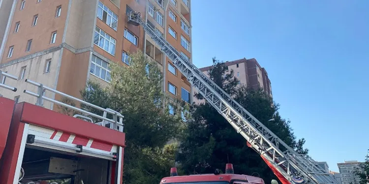 Oyun oynarken evde yangın çıkardı