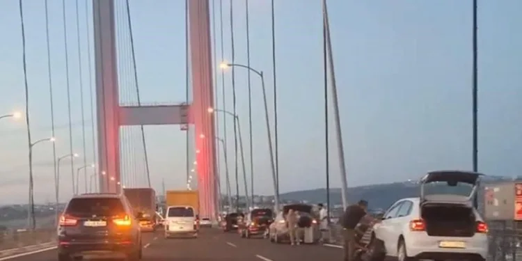 Osmangazi köprüsünde araçların lastikleri aynı anda patladı