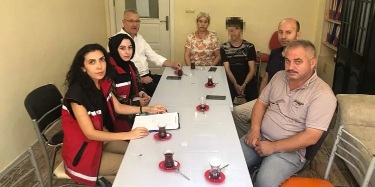 Darp ettikleri genci sosyal medyada yayınlamışlardı