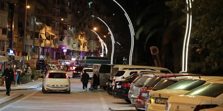 Gemlik’te o sokak ışıl ışıl