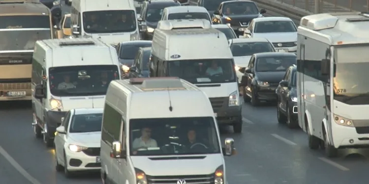 Eğitim döneminin başlamasıyla trafikte yoğunluk oluştu
