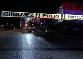 Dinamit yüklü kamyon devrildi