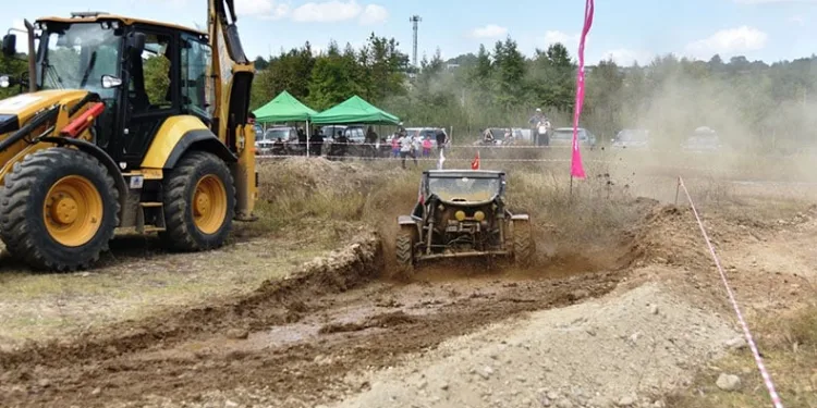 Off-road şenliği nefes kesti