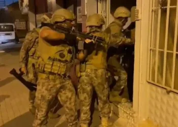 Bursa’da Özel Harekat destekli şafak operasyonu