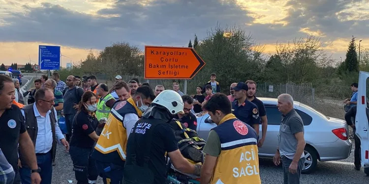 Tekirdağ’da yolcu minibüsü ile kamyon çarpıştı